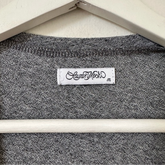 Lauren Moshi V Neck T Shirt In Heathered Gray White Heart Size  M - Picture 5 of 5